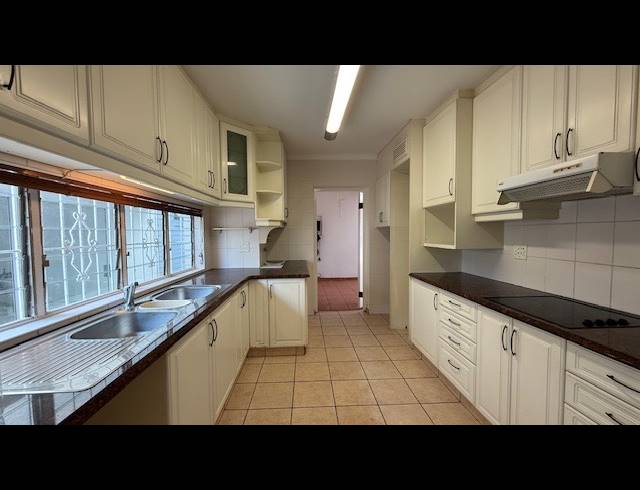 3 BEDROOM TOWNHOUSE FOR SALE IN ESSENWOOD